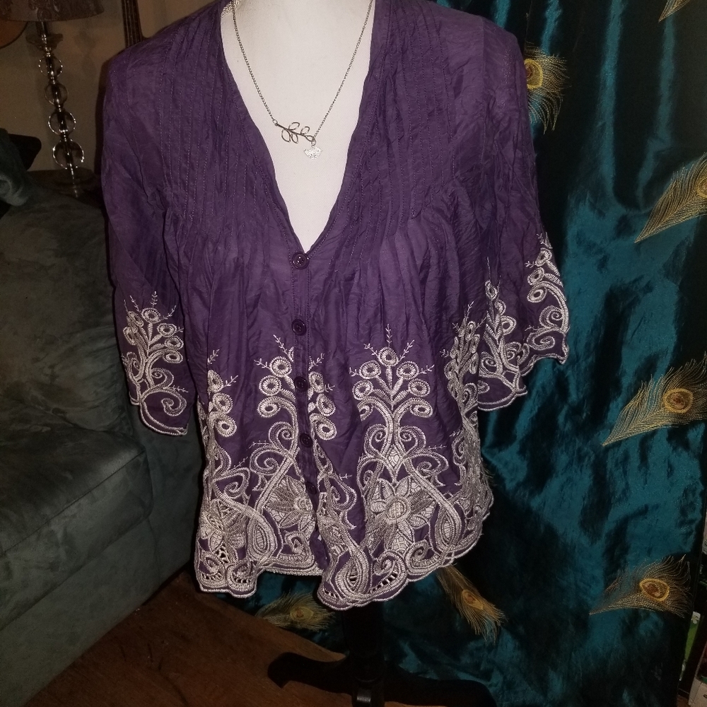 Hazel Embroidered Purple Top.     💜🌙🌟